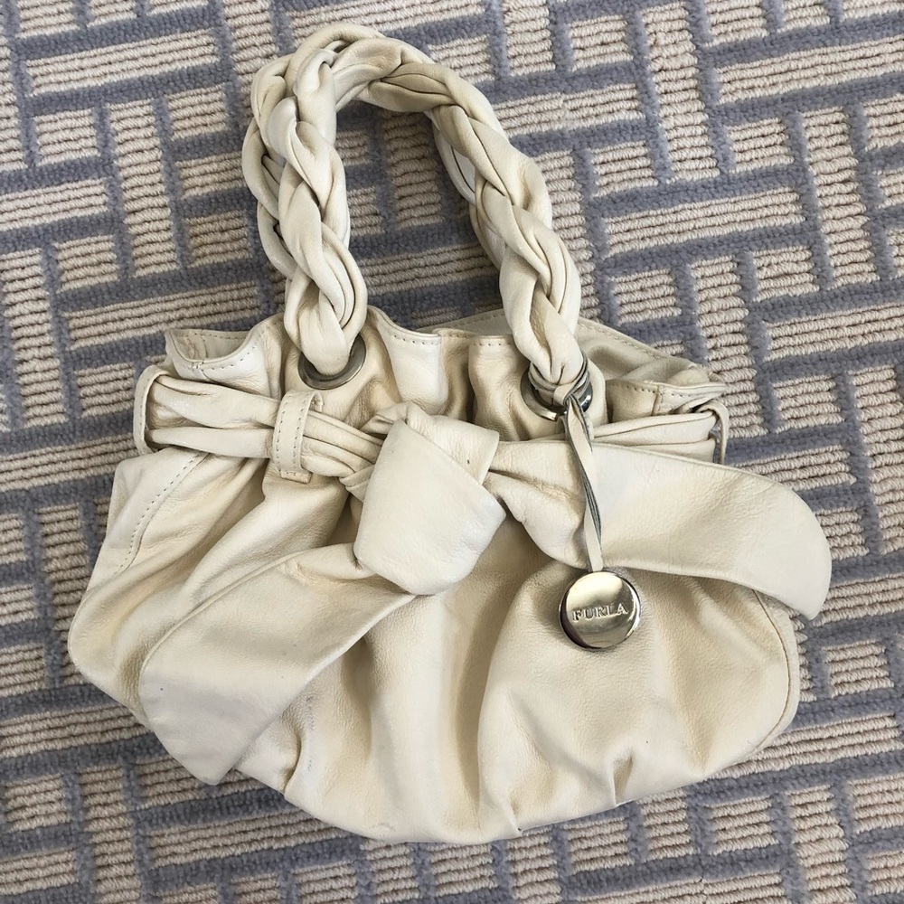Small cream leather bag. Furla.